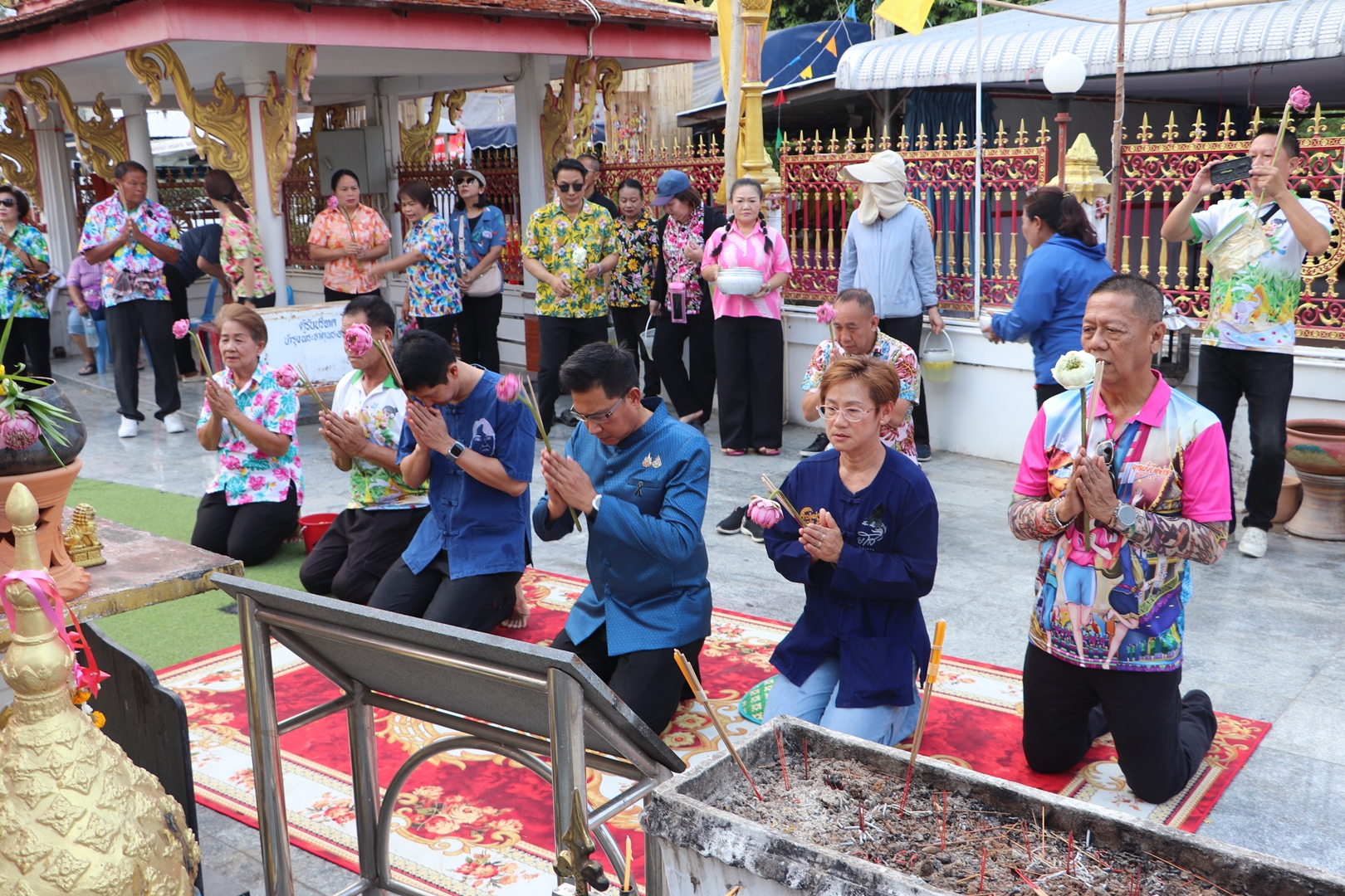 เทศบาลเมืองยโสธร จัดพิธีใหญ่สรงน้ำ 14 สิ่งศักดิ์สิทธิ์คู่บ้านคู่เมือง พร้อมรดน้ำขอพรผู้สูงอายุ เสริมสิริมงคลรับปีใหม่ไทย