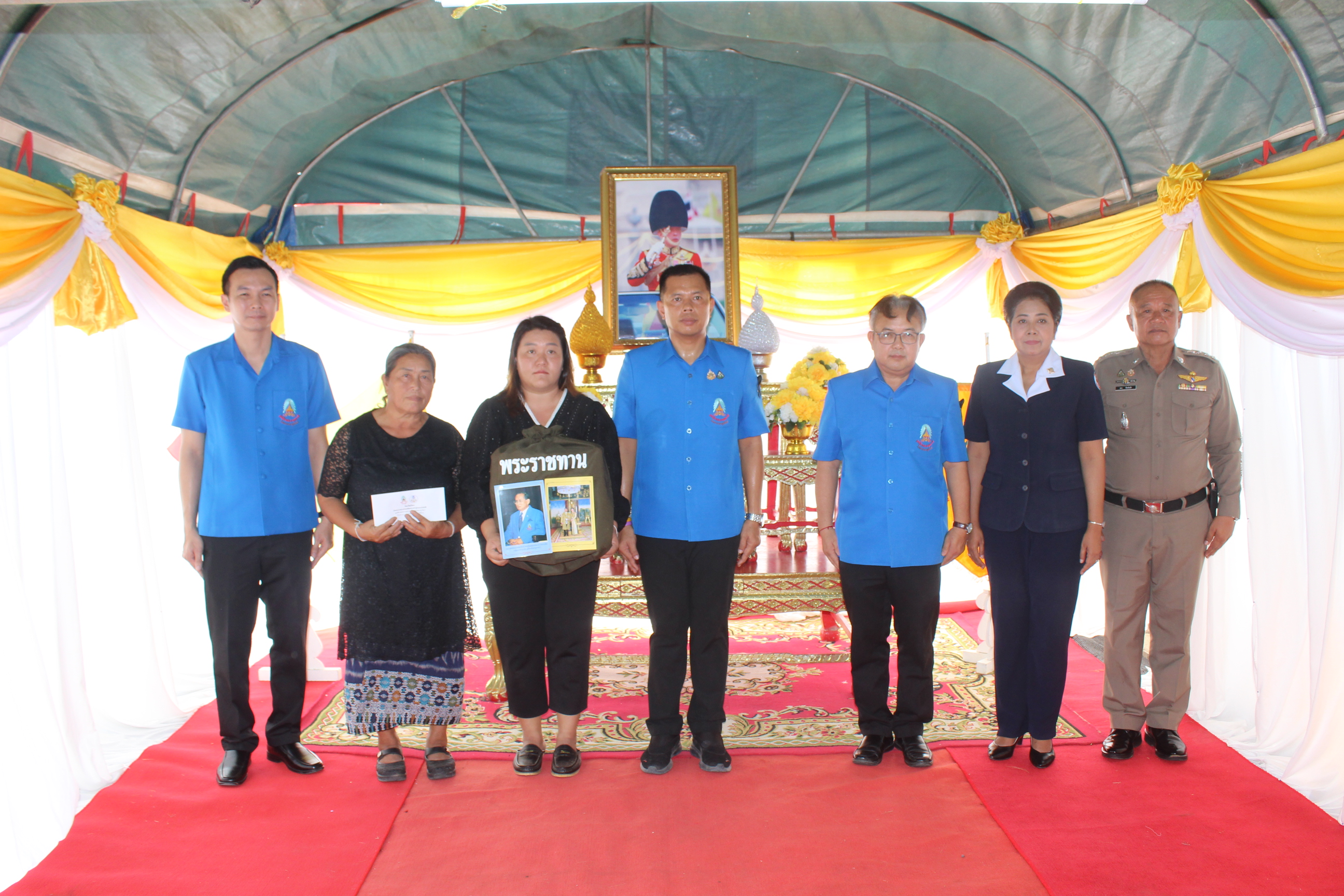 มูลนิธิราชประชานุเคราะห์ฯ เชิญถุงยังชีพพระราชทานมอบแก่ครอบครัวผู้ประสบอัคคีภัย จ.ยโสธร