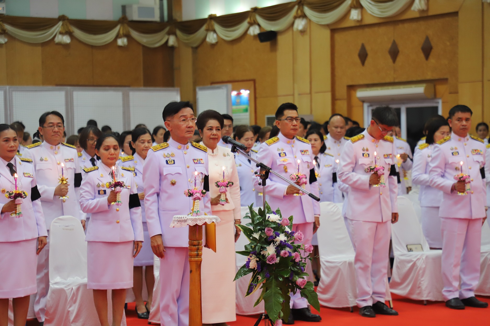 พสกนิกรยโสธรรวมใจ จุดเทียนถวายพระพรชัยมงคล สมเด็จพระนางเจ้าฯ พระบรมราชินี เนื่องในโอกาสมหามงคลเฉลิมพระชนมพรรษา 4 รอบ