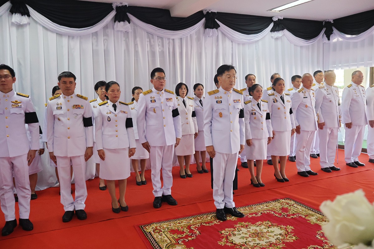 พสกนิกรยโสธรร้อยดวงใจร่วมพิธีถวายน้ำสรงพระศพและลงนามถวายความอาลัย พระองค์ภา ณ ศาลากลางจังหวัด