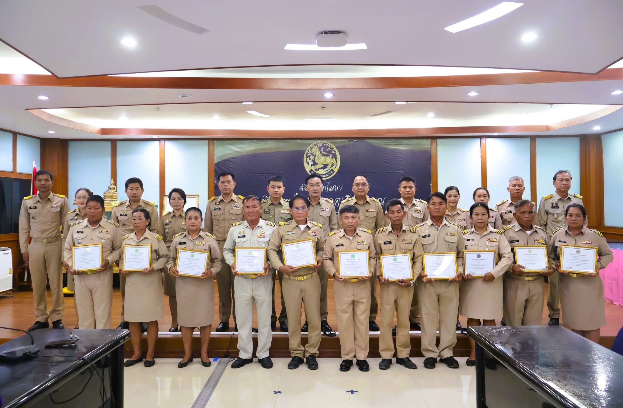 ยโสธร เชิดชูเกียรติคนของประชาชนมอบประกาศเกียรติคุณ กำนัน ผู้ใหญ่บ้าน ผู้ช่วยฯ ที่ครบวาระและดำรงตำแหน่งครบ 10 ปี