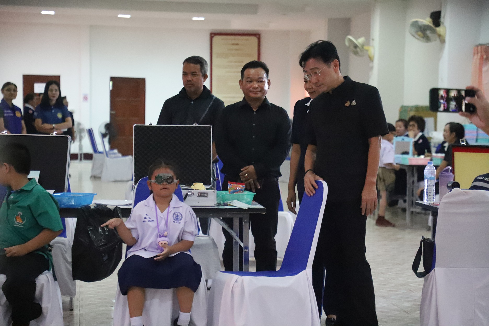 ยโสธรเดินหน้าขับเคลื่อนโครงการรถตัดแว่นสายตาเคลื่อนที่สภากาชาดไทย เพื่อเด็กนักเรียนในชนบท น้อมสำนึกในพระมหากรุณาธิคุณ ถวายเป็นพระราชกุศลแด่ สมเด็จพระพันปีหลวง
