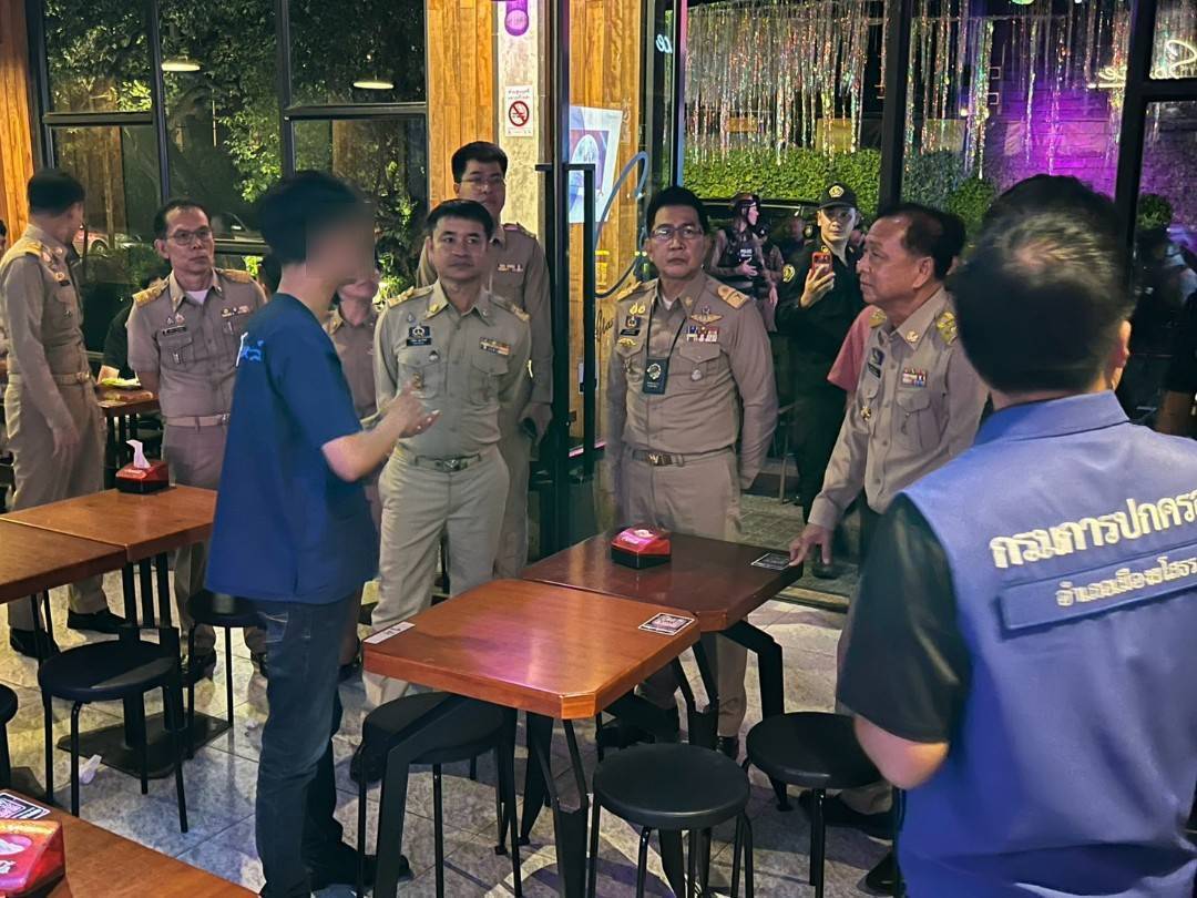 ผู้ว่าฯ ยโสธร สั่งลุยกลางดึก นำกำลังผสมตรวจ 5 ร้านดังเมืองยโสธร คุมเข้มความปลอดภัย-ไร้เด็กต่ำกว่า 20 ปี