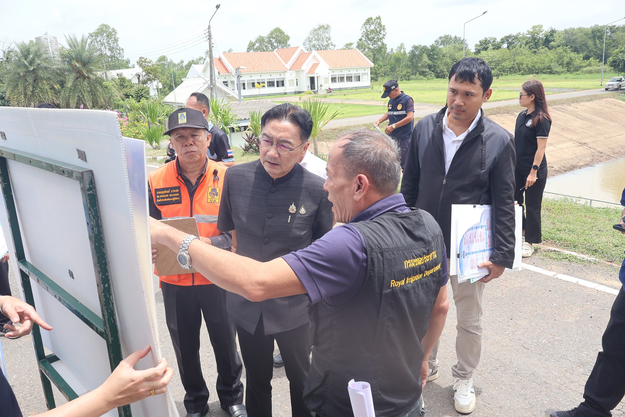 ผู้ว่าฯ ยโสธร ลงพื้นที่เขื่อนพนมไพร-ยโสธร ติดตามการบริหารจัดการน้ำ ลำน้ำชี ยืนยันสถานการณ์น้ำในพื้นที่ยังอยู่ในเกณฑ์ควบคุมได้ น้ำกินน้ำใช้มีเพียงพอ&nbsp;