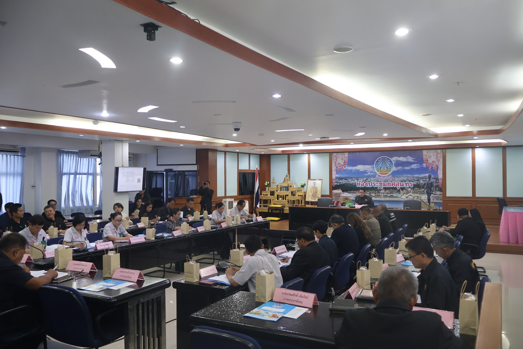 จังหวัดยโสธร เดินหน้าขับเคลื่อนการพัฒนาเชิงพื้นที่ ประชุม ก.บ.จ. ถกแผนงานเปลี่ยนผ่านพลังงาน พร้อมเห็นชอบเป้าหมายพัฒนาจังหวัด 20 ปี มุ่งยกระดับคุณภาพชีวิตประชาชน