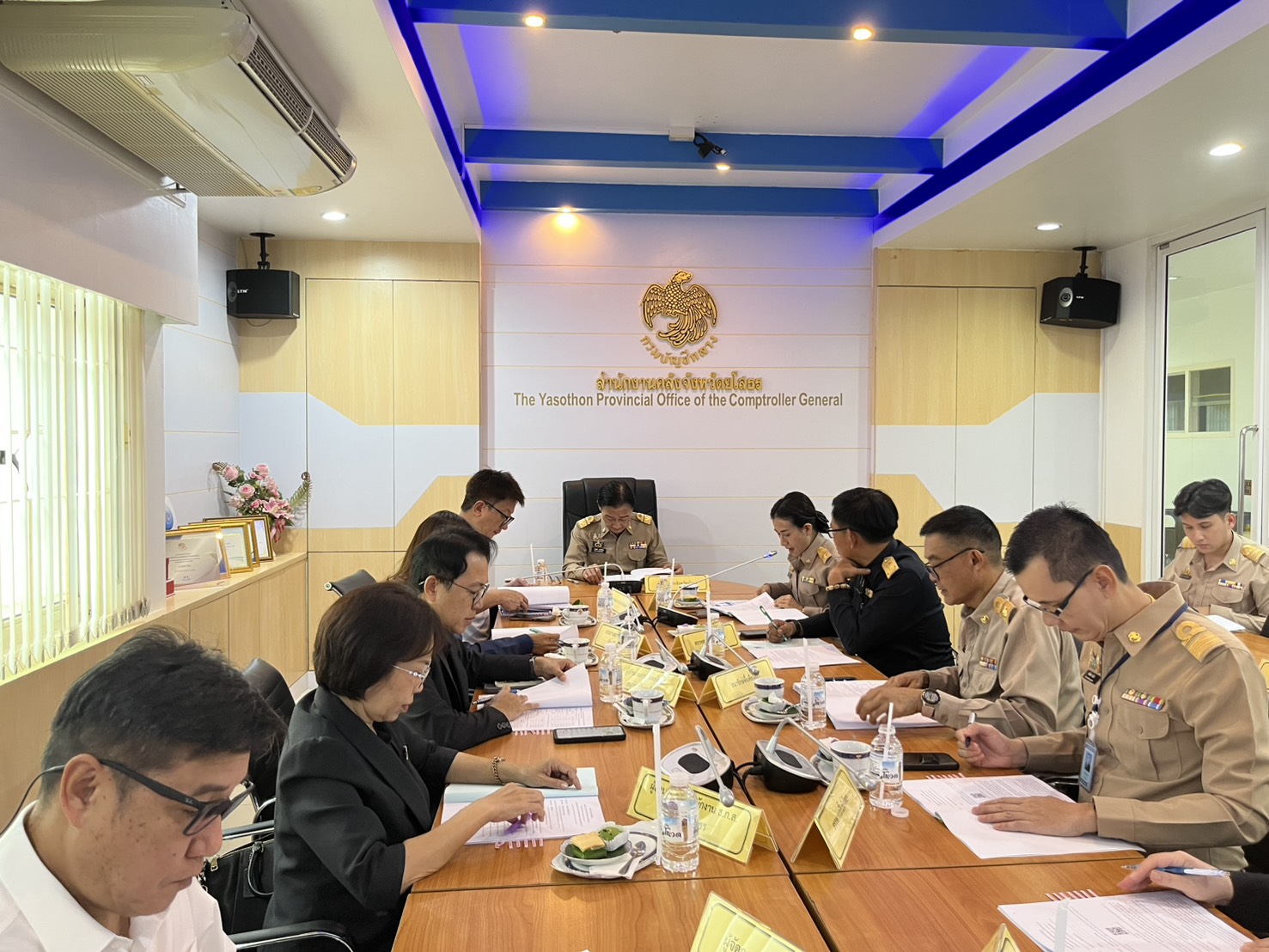 ยโสธรเดินหน้าขับเคลื่อนเศรษฐกิจฐานราก คบจ. ถกเข้มเร่งเบิกจ่ายงบทะลุเป้า รุกสื่อสารผ่าน LINE OA ถึงมือประชาชน