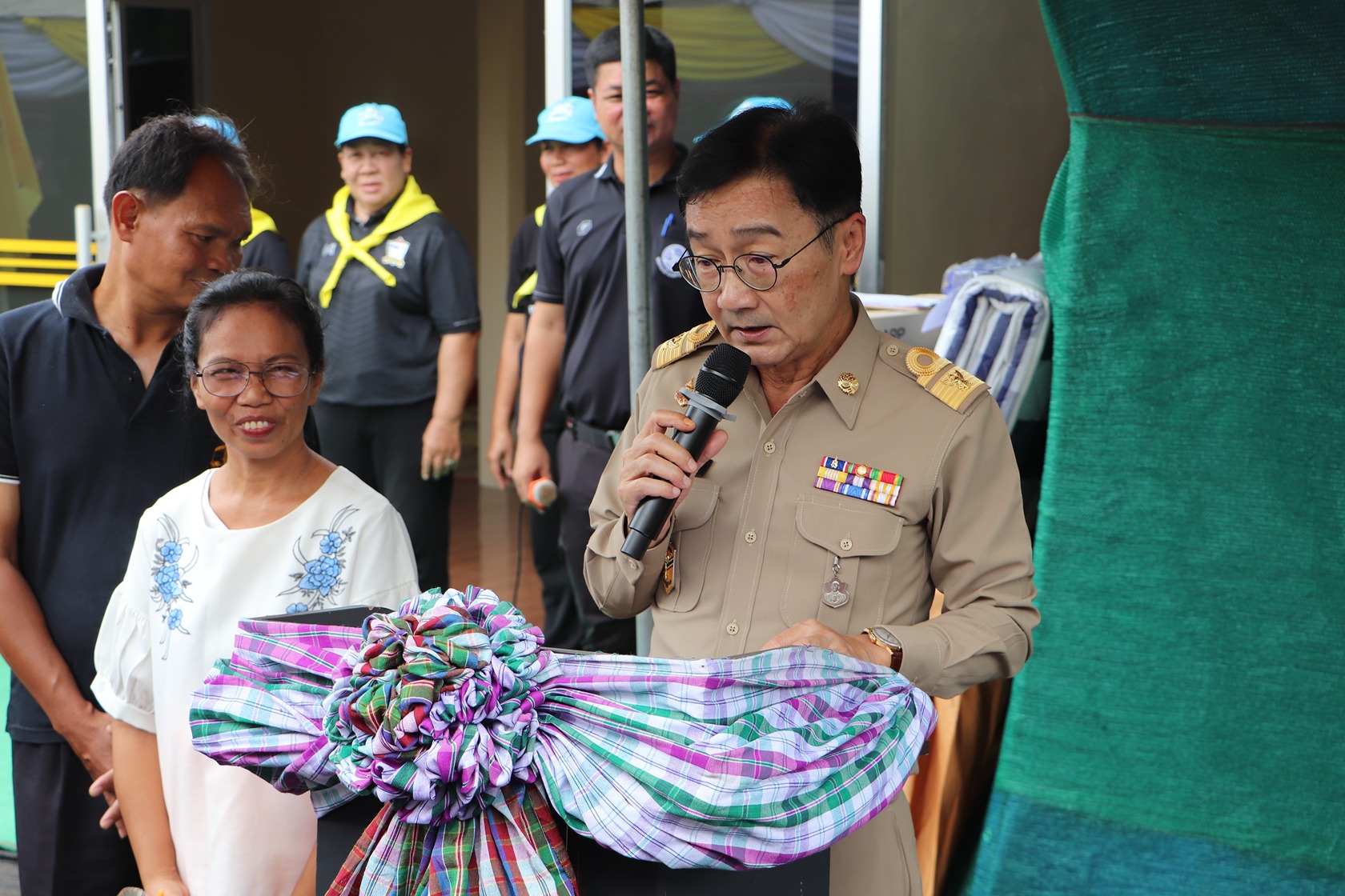 ยโสธร ส่งมอบบ้านกาชาด เสริมสร้างคุณภาพชีวิตกลุ่มเปราะบาง อำเภอทรายมูลและคำเขื่อนแก้ว เฉลิมพระเกียรติ 74 พรรษา