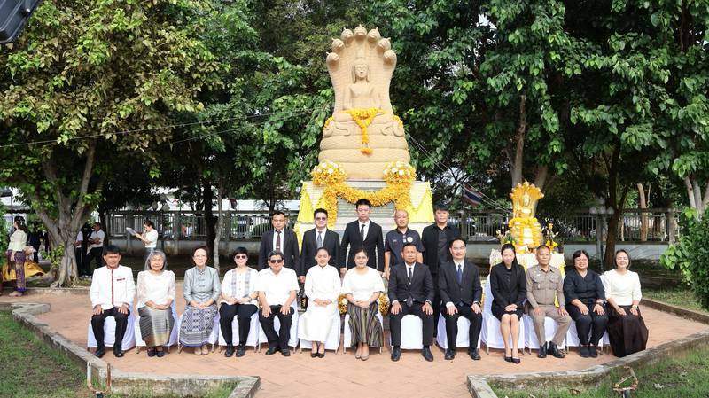 พลังศรัทธาหลอมรวมใจชาวเมืองยโสธร ร่วมพิธีทำบุญตักบาตรสมโภช หลวงพ่อเจ็ดกษัตริย์ ครบรอบ 13 ปี เสริมสิริมงคลร่มเย็น