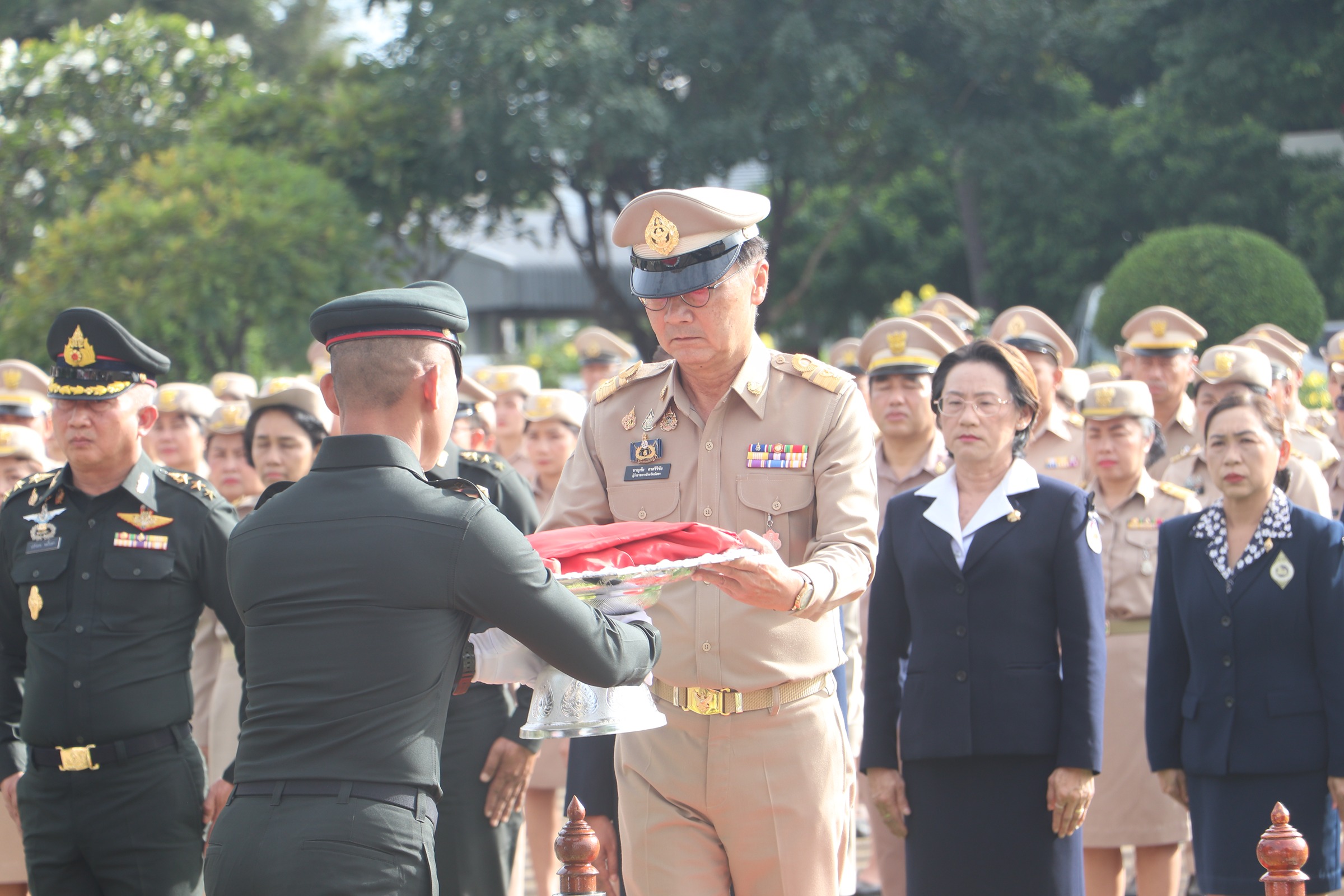 ผู้ว่าราชการจังหวัดยโสธรนำพสกนิกรทุกหมู่เหล่าเคารพธงชาติไทย เนื่องในวันพระราชทานธงชาติไทย 28 กันยายน สร้างความภาคภูมิใจและน้อมรำลึกในพระมหากรุณาธิคุณ
