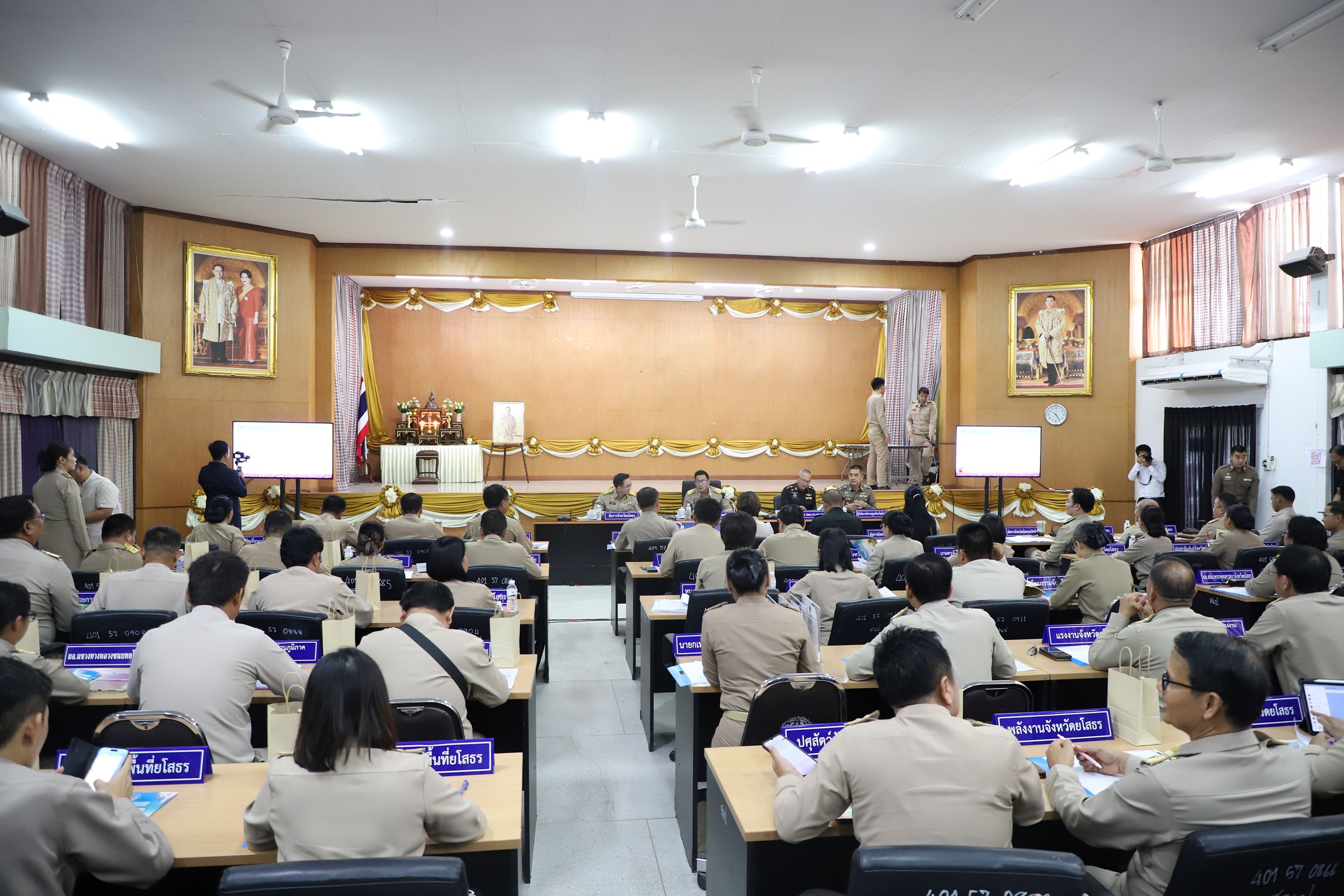 ยโสธรเดินหน้าขับเคลื่อนงานเชิงรุก กำชับทุกหน่วยงานเร่งแก้ปัญหาที่ดิน บริหารจัดการน้ำ และดูแลกลุ่มเปราะบาง พร้อมเตรียมจัดกิจกรรมส่งเสริมสุขภาพ